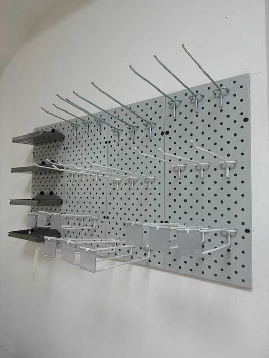 Teshilgan panel, перфопанель, do'konda ilgaklar uchun panel