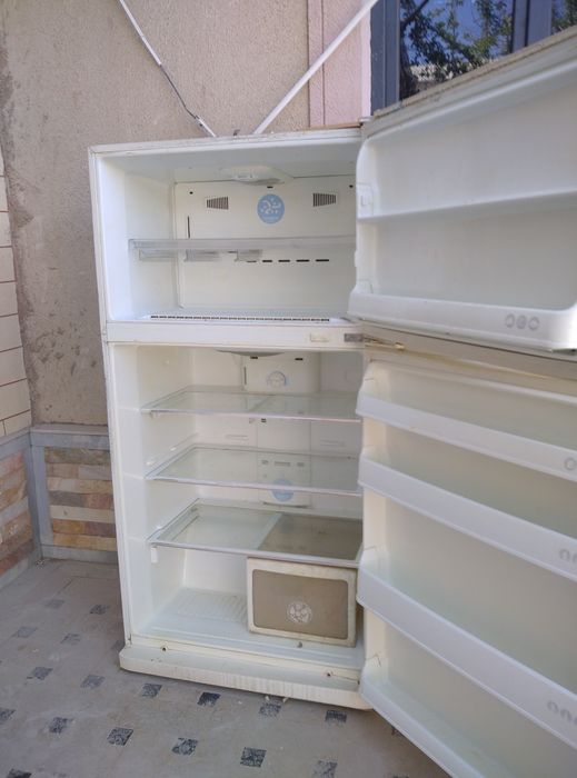 Холодильник большой