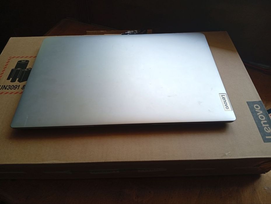 Lenova notebook yangi