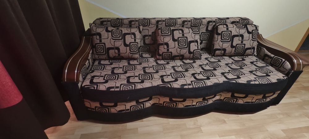 Vând canapea și corpuri mobilier
