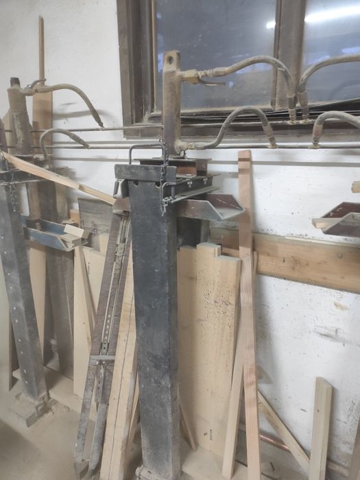 Vând presa hidraulica grinzi baghete lemn tamplarie