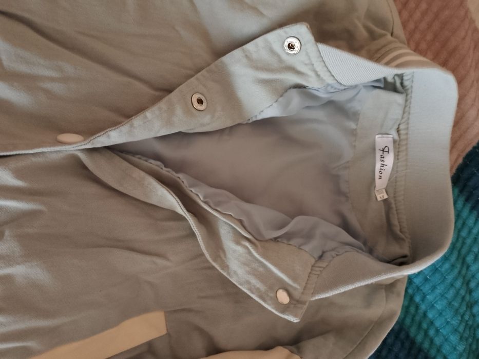 продам бомбер для девочки