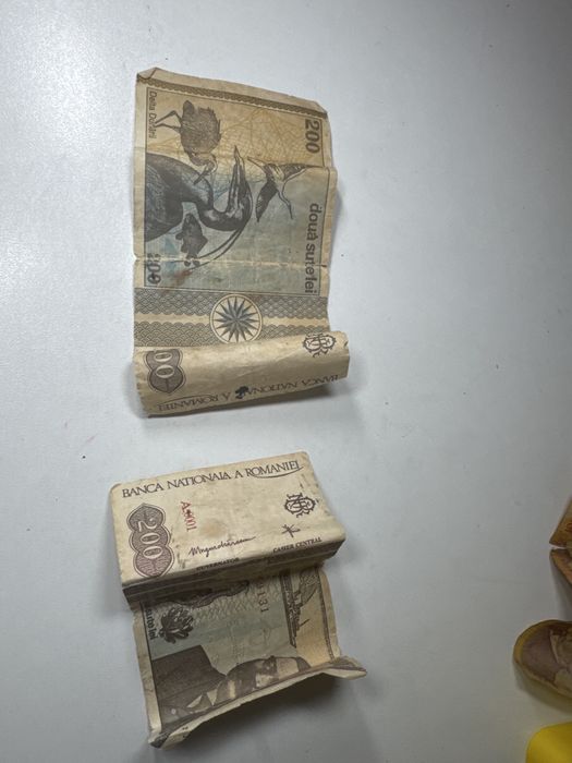 Vând monede și bacnote vechi