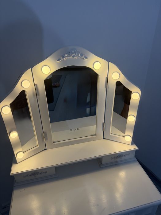 Masă make-up cu led
