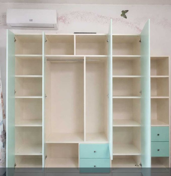 Se vinde mobilier pentru cameră copil compus din pat și sifonier