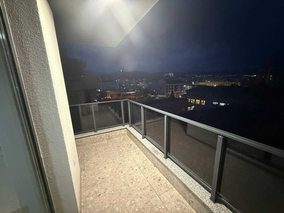 Тристаен апартамент в Благоевград, Широк център, ново строителство