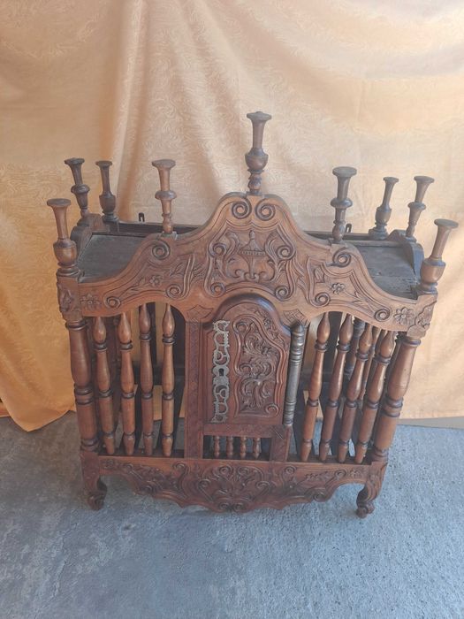 dulap vechi frantuzesc secol 18 - 19 lemn nuc