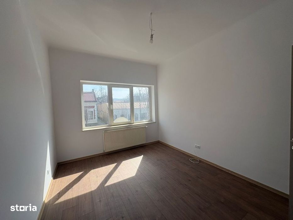Apartament cu 3 camere, balcon cu priveliste catre gradina — fotografia 3