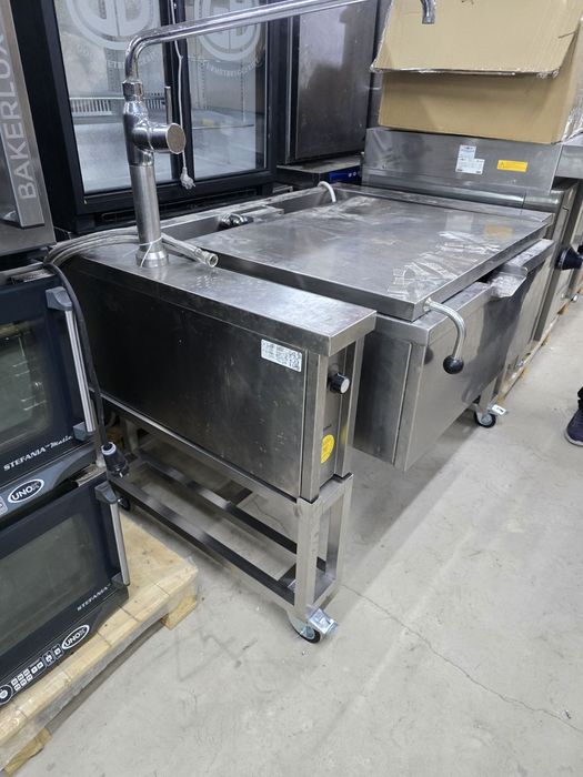 Обръщатълен тиган ELECTROLUX