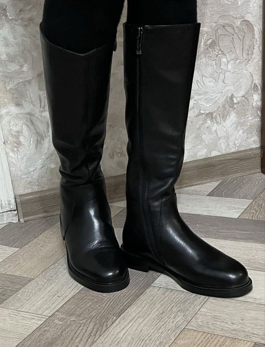 Продам сапоги женские.