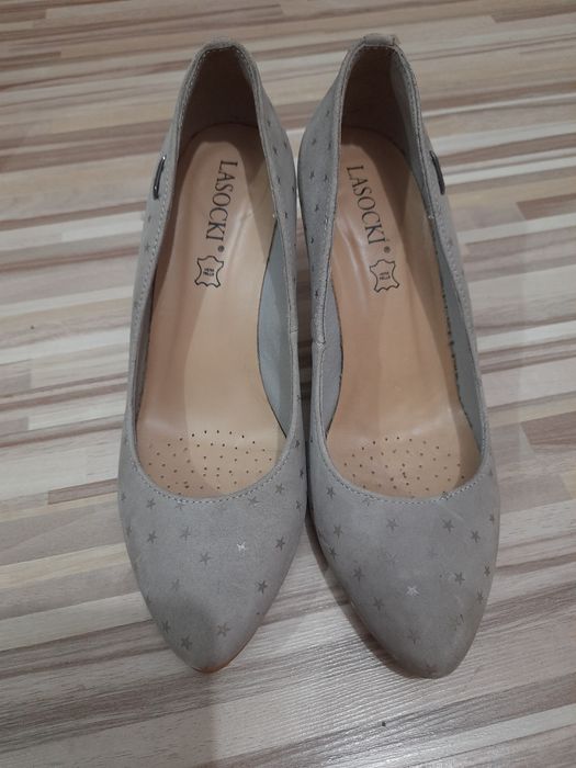 Pantofi gri din piele naturala 37