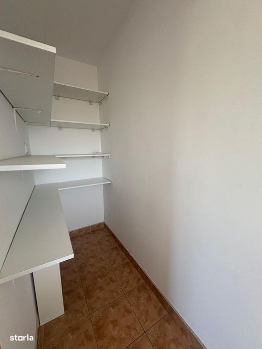 Casa | Sisesti| etaj 1| curte | parcare in curte| partial mobilata