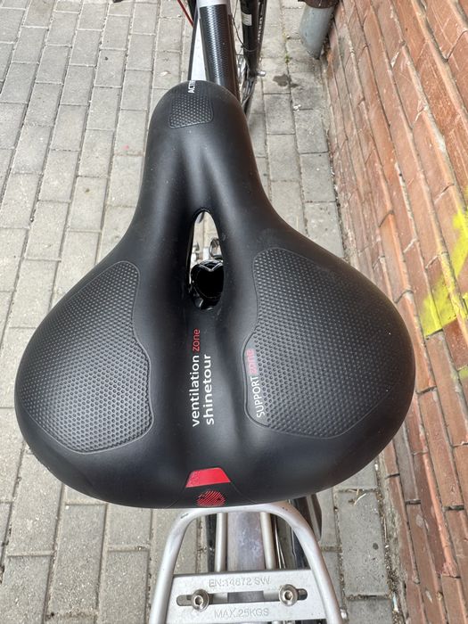 Bicicleta dama cu cadru de aluminiu