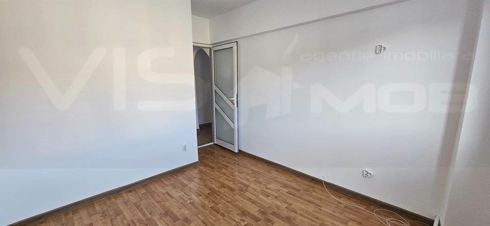 Apartament cu 2 camere, decomandat - zona de jos