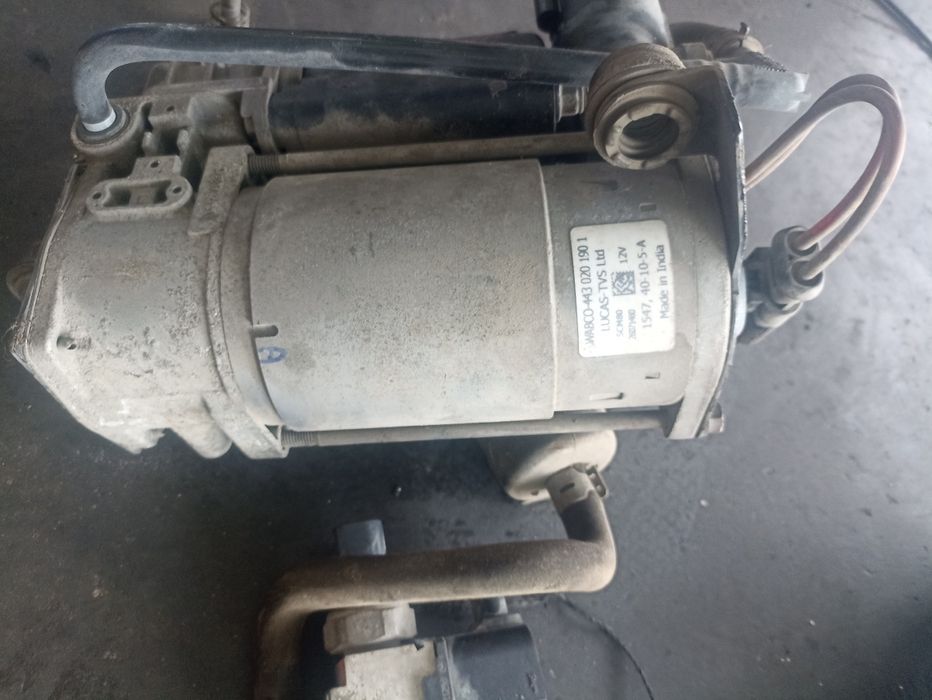 Компресор и разпределител за въздушно окачване  mercedes CLS 320 2007