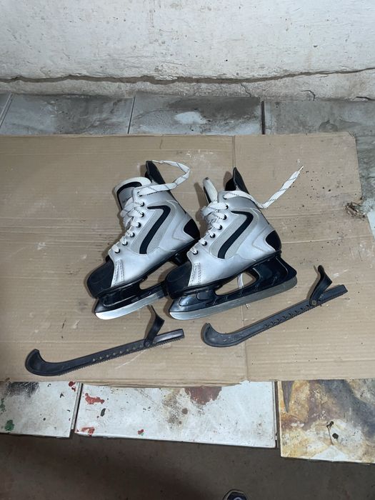 Продам хокейнные коньки 44 размера