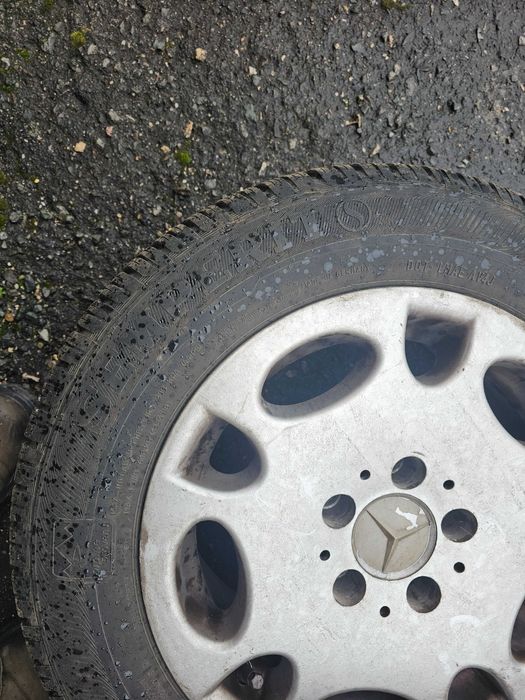 Продавам комплект зимни гуми с джанти