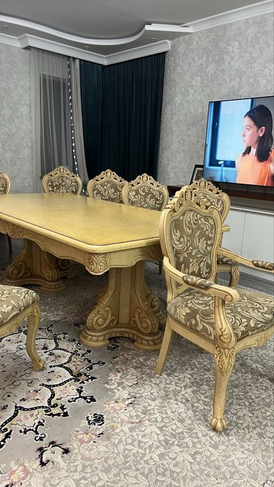 Стол со стульями