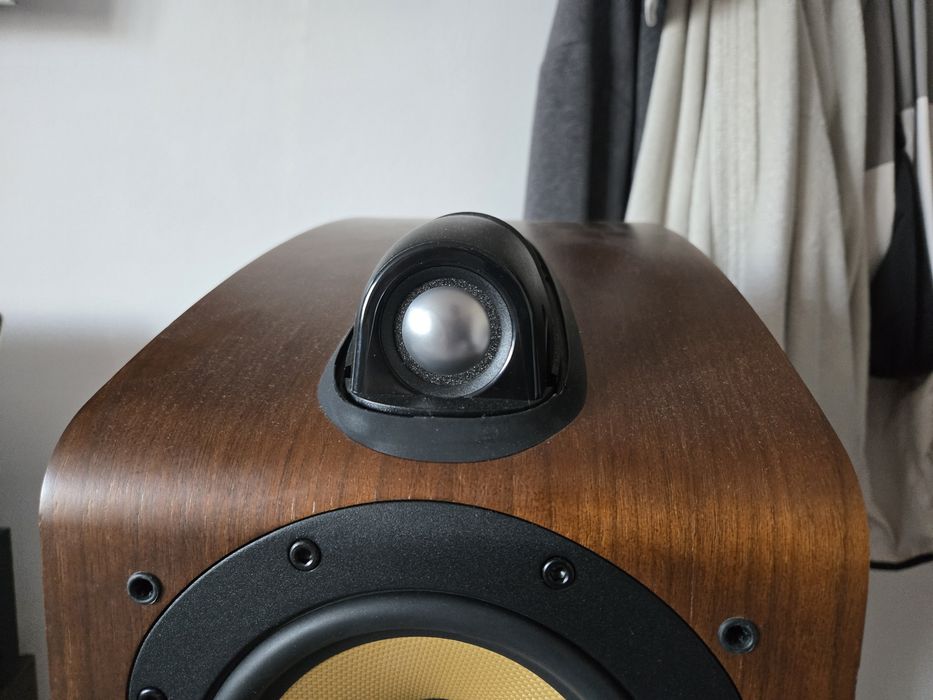 Bowers and Wilkins 705 S1