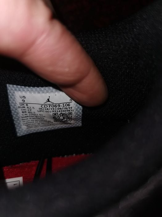 Vând Nike Jordan