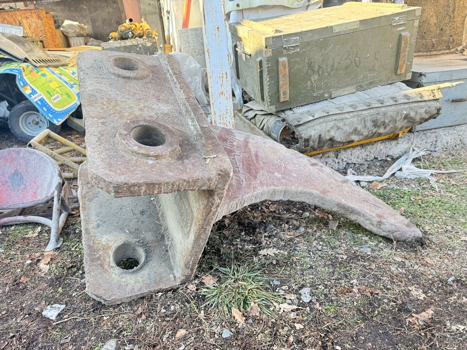 Клык для экскаватора трактора