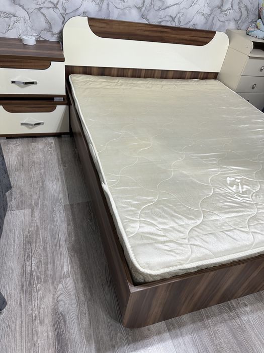 Кровать двуспальная с тумбами