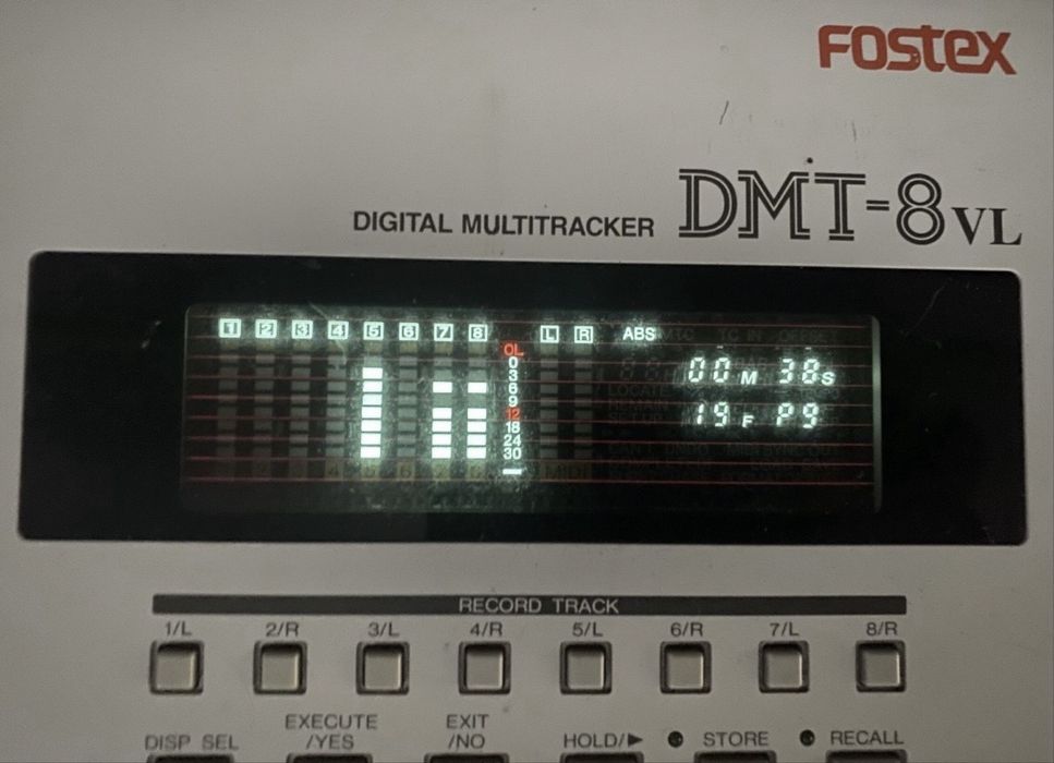 Fostex DMT-8 VL studio recorder