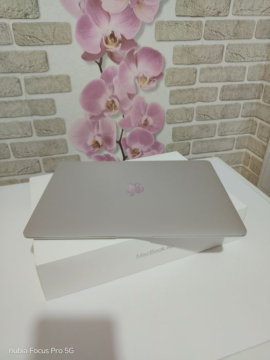 Продам MacBook Air M1