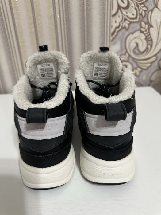 Кожаные кроссовки Reebok