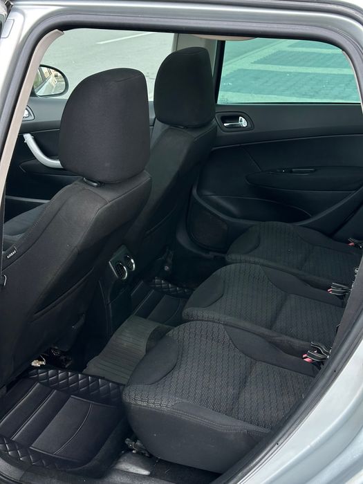 Peugeot 308 - 7 locuri - 2011 - E5 - Navi - Clima - Pilot - Computer - Senzori - Full