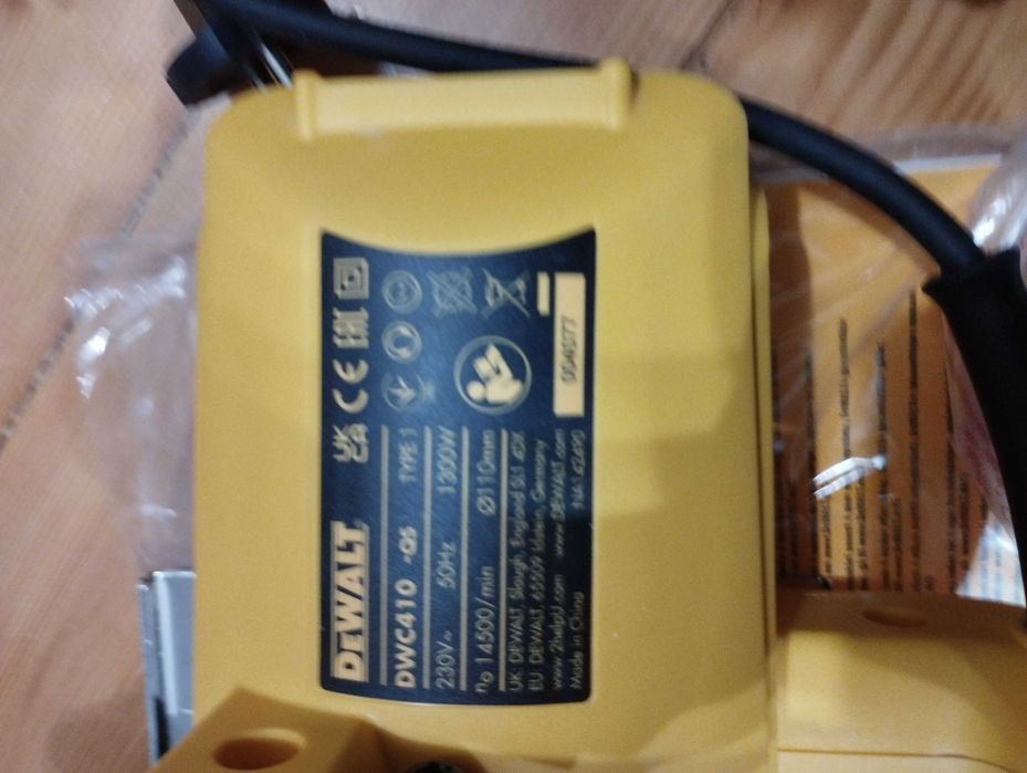 Нов ръчен циркуляр Деволт DWC410 за водно рязане на гранитогрес,камък.