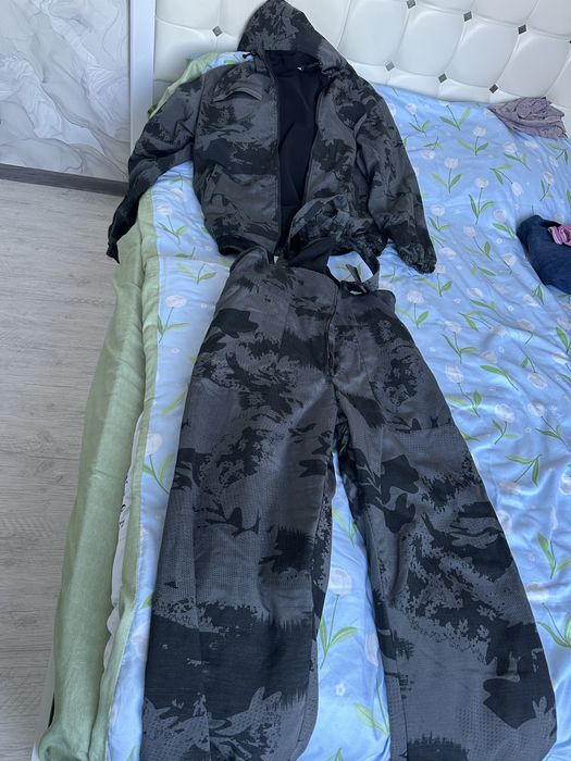 Продам демисизонный костюм