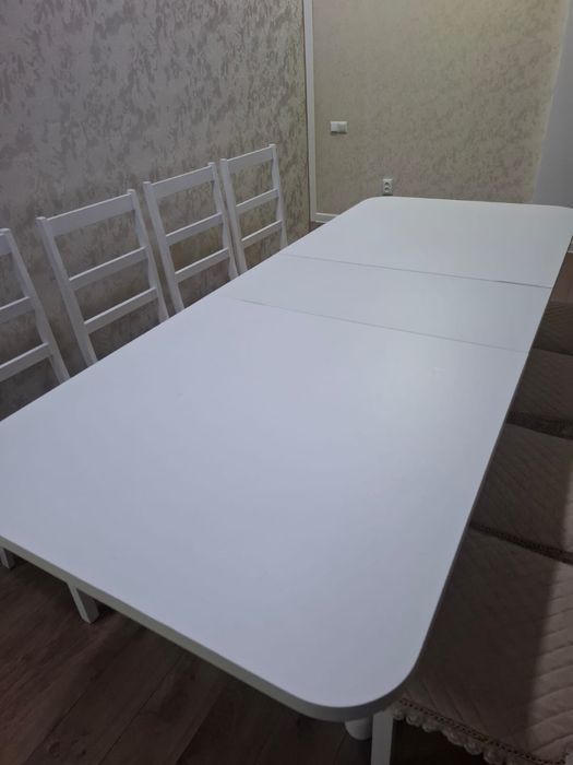 Стол со стульями