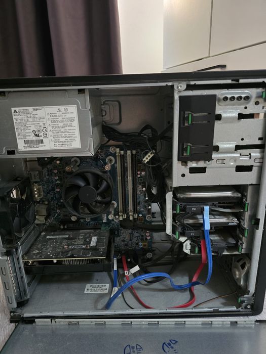 Vând PC +monitor 
Memorie 8 GB DDR3
Kingmax SSD 240GB
ST500DM