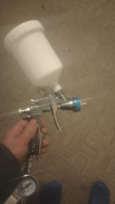 Vând pistol de vopsit Ivata belaria W 400