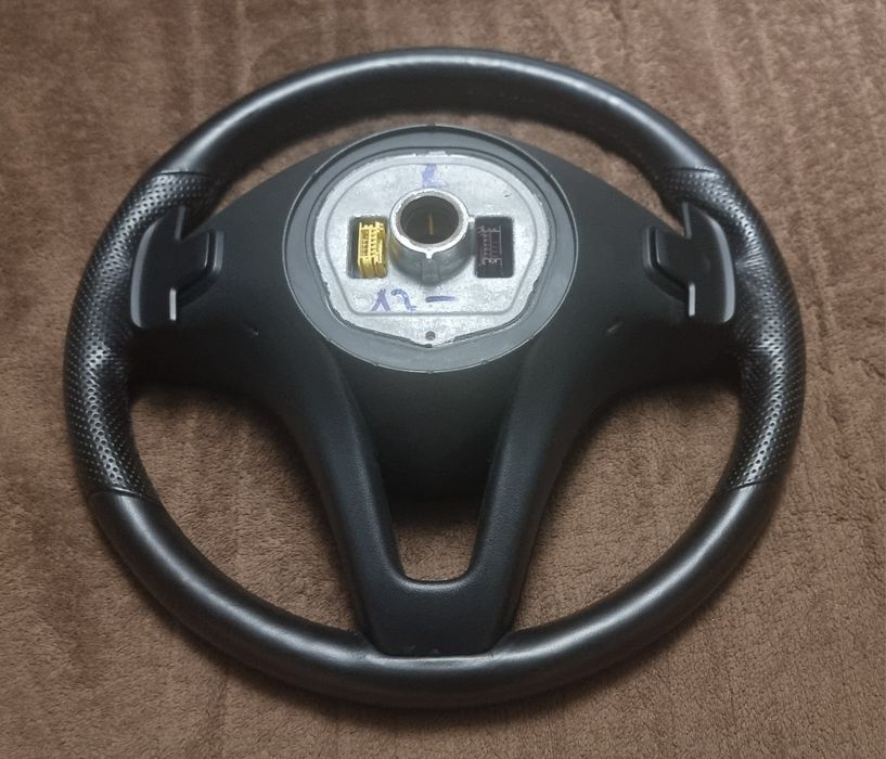 Волан от Мерцедес GLE 2017г. с пера за смяна на скоростите и вибрация.