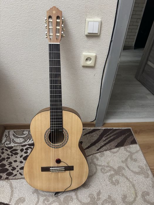 Классическая гитара YAMAHA C40M. Оригинал.