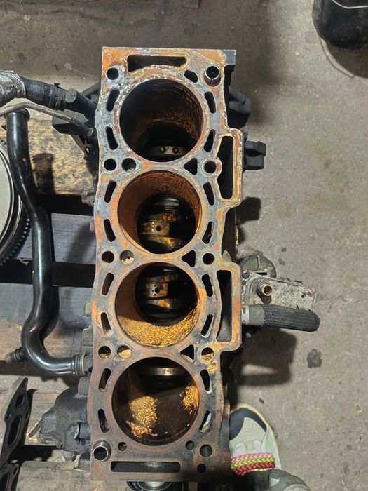 Vând piese  motor ford kuga 2.0