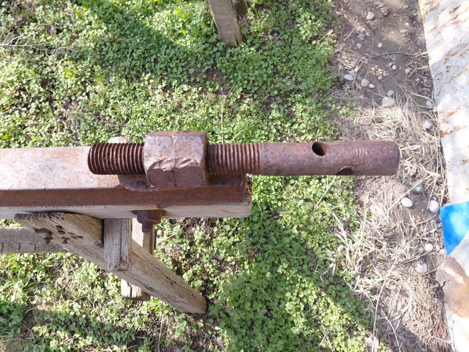 Диска кысатын темир