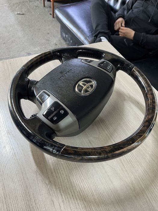 Руль Toyota Land Cruiser 200