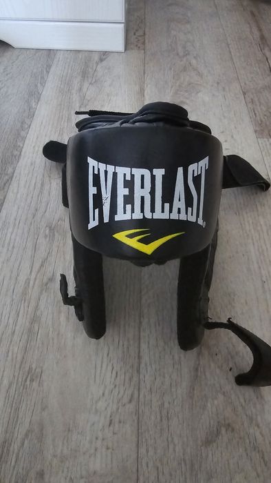 Продам Боксёрский шлем , перчатки и бинт (Б/у)