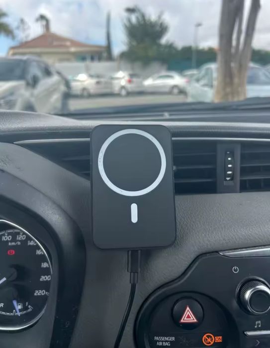 Безжично зарядно и стойка за кола Magsafe Бяло