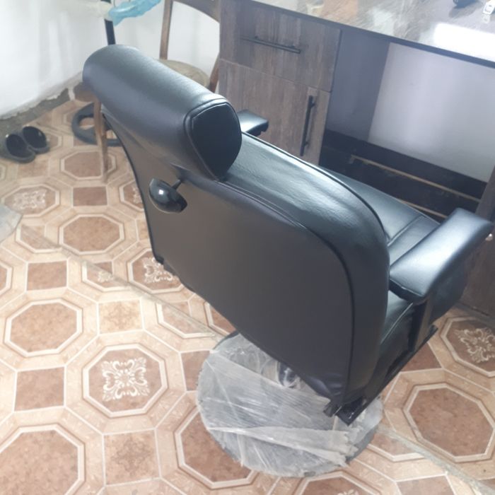 Sartarosh lar uchun kreslo holati yangi garantiya bilan