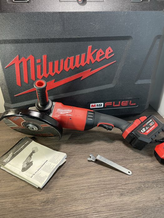 Vând Flex Milwaukee cu disc de 230 mm