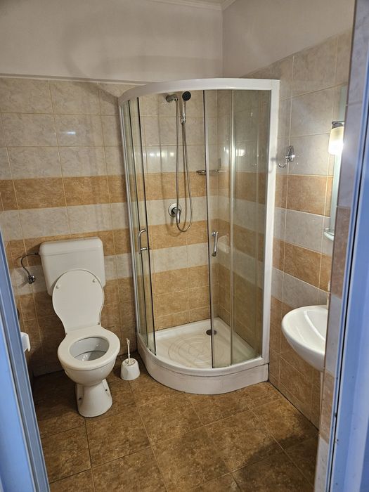 Închiriez camere pentru muncitori.Grupuri mari