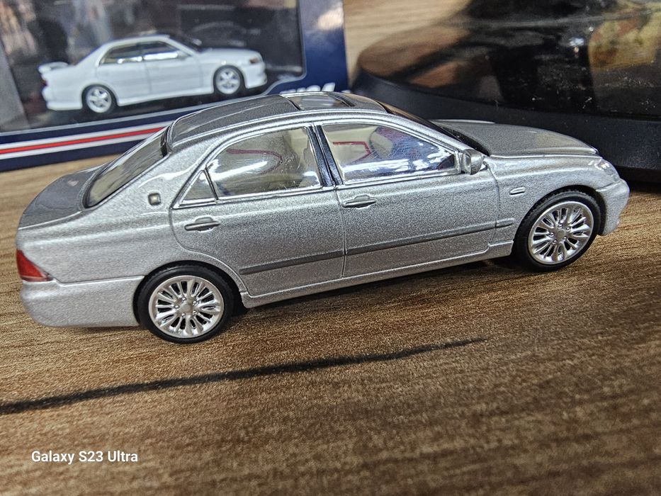 Модель 1/64 Toyota Crown 2007