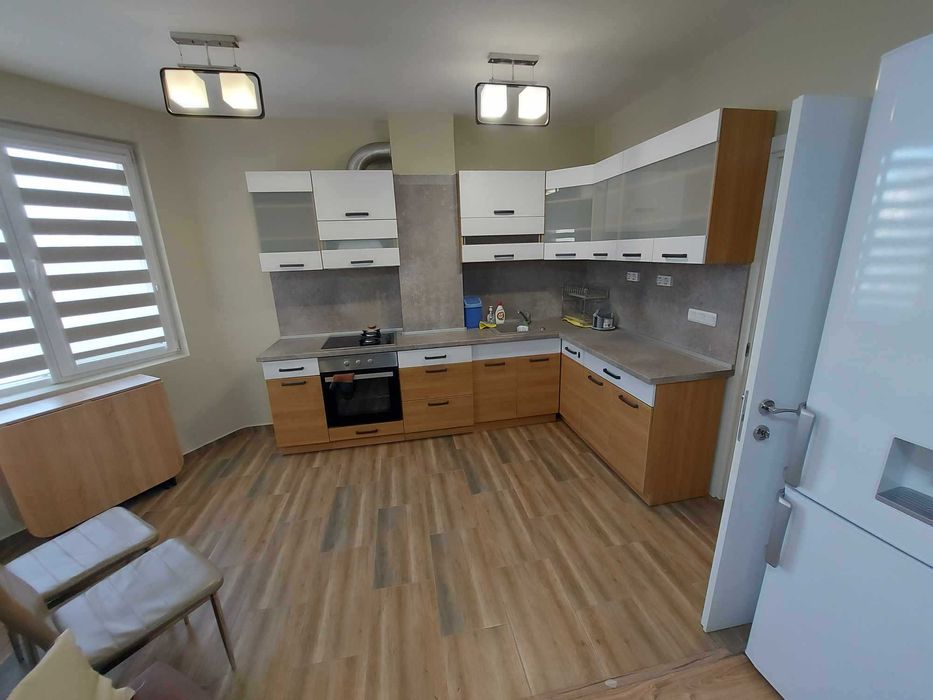 Дава се под наем Двустаен апартамент в Търговище, Център - 60 кв.м за 255 € - Снимка #2