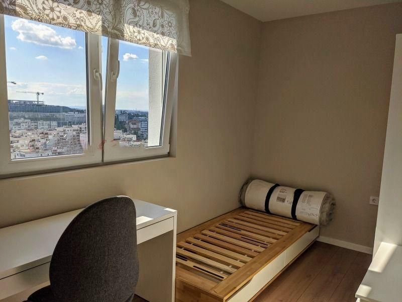 Тристаен апартамент в ж.к. Младост 4.