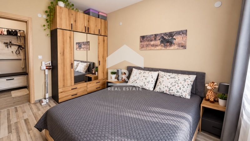 Продава се Двустаен апартамент в Търговище, Център - 43 кв.м за 2442 €/кв.м - Снимка #4