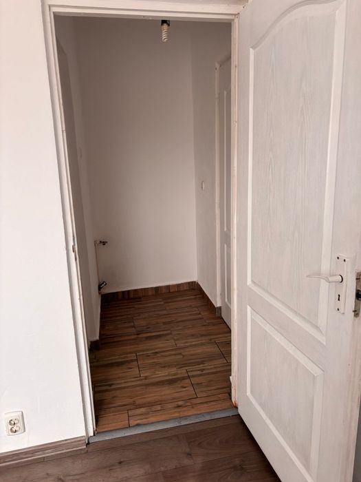 Apartament semidecomandat etaj 1
